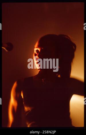 massive-attack-mezzanine-preview-concert-1998-deborah-miller-touring