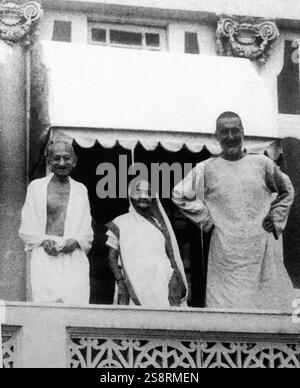 Mohandas Karamchand Gandhi and his wife Kasturba with Indian community ...