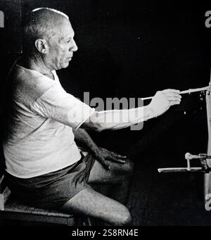 Photograph of Pablo Picasso (1881-1973) a Spanish painter, sculptor, printmaker, ceramicist, stage designer, poet, and playwright. Dated 20th century Stock Photo