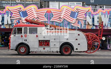 Old style fire engine outside New York amusement arcade, Marine Parade, Eastern Esplanade, Southend on Sea, City of Southend. Stock Photo