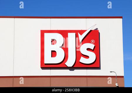 Signage for a BJ's Wholesale Club, a membership American supermarket warehouse chain Stock Photo