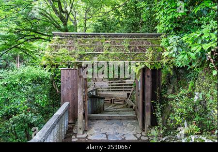 Rustic Temple Traditional zen buddhist Daihikaku Senkoji Temple in Arashiyama ...