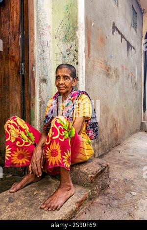 The neighborhood and people of Slave Island in Colombo Sri Lanka Stock ...