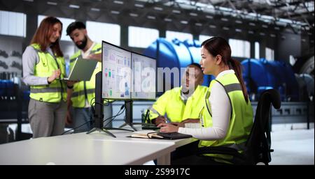 Engineer Operators Using Scada System At Industrial Plant Stock Photo