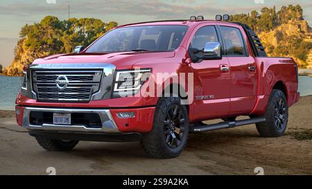 Nissan TITAN : Full-size pickup trucks with impressive towing, payload
