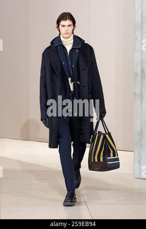 (250126) -- PARIS , Jan. 26, 2025 (Xinhua) -- A model presents a creation from the menswear Fall/Winter 2025-2026 collections by Hermes during the Paris Fashion Week, in Paris, France, on Jan. 25, 2025. (MeetEurope/Handout via Xinhua) Stock Photo