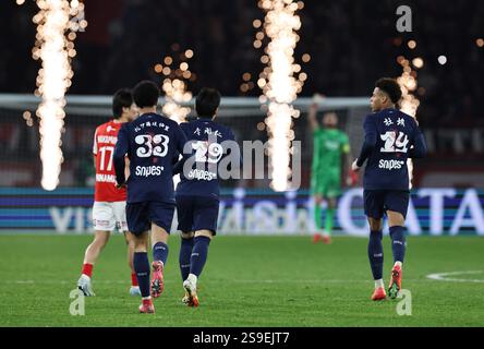 (250126) -- PARIS, Jan. 26, 2025 (Xinhua) -- Paris Saint Germain's players celebrate their goal during  a French Ligue 1 football match between Paris Saint-Germain and Stade de Reims in Paris, France, Jan. 25, 2025 (Xinhua/Gao Jing) Stock Photo
