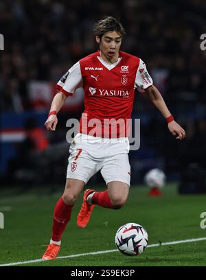 (250126) -- PARIS, Jan. 26, 2025 (Xinhua) -- Ito Junya of Stade de Reims competes during  a French Ligue 1 football match between Paris Saint-Germain and Stade de Reims in Paris, France, Jan. 25, 2025 (Xinhua/Gao Jing) Stock Photo