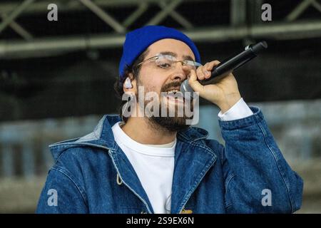 Frah Quintale sings live before serie A match Como vs Atalanta - Como