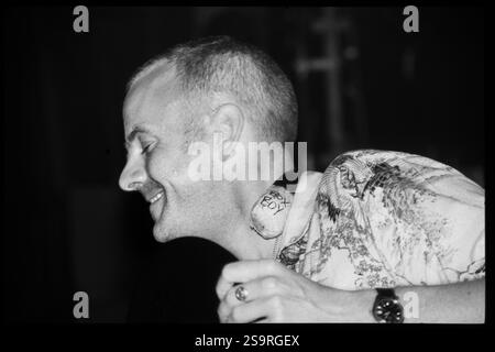 Raygun 特集DJ号 Fatboy Slim 1999 Fat Boy Slim - Essential Millennium (1999) - YouTube
