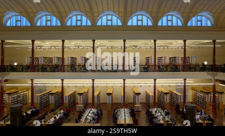 People reading and studying Melbourne State Library Victoria (SLV) opened 1856, it is one of the oldest public libraries in Australia. Stock Photo