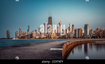 the skyline of chicago at night Stock Photo