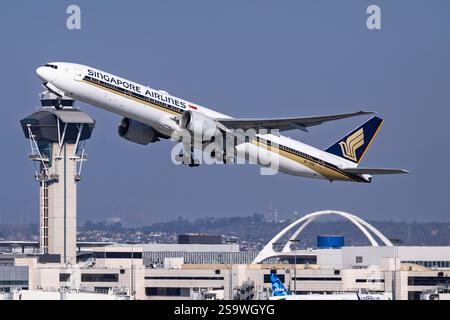 Singapore Airlines Boeing 777-300(ER) airplane at Los