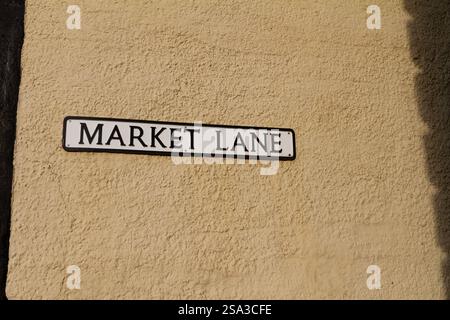 Road sign attached to the side wall of the Maids Head pub in Kings Lynn, Market Lane Stock Photo