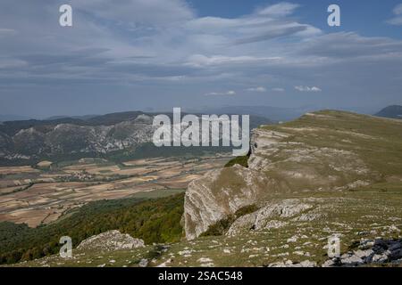 Mount Usurbe, Legaire Megalithic Park, Campas de Legaire, Álava, Basque ...