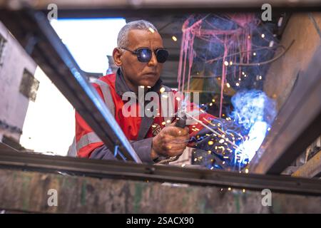 Welder at work in a workshop in Marrakesh, Morocco Stock Photo