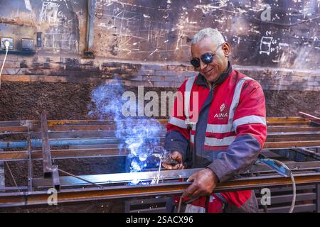 Welder at work in a workshop in Marrakesh, Morocco Stock Photo