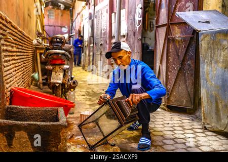 Craftsman at work outside a workshop in Marrakesh, Morocco Stock Photo