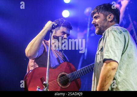 Estopa en vivo: David (voz) y José Manuel Muñoz (guitarra) Stock Photo