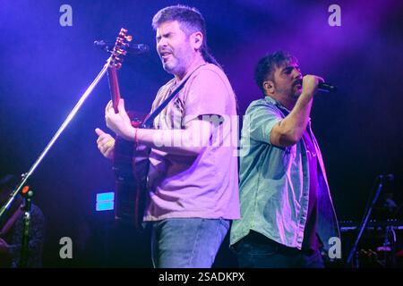 Estopa en vivo: David (voz) y José Manuel Muñoz (guitarra) Stock Photo