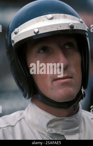 Formula One Motor Racing - Austrian Grand Prix. Damon Hill (back ...