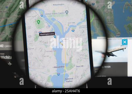 Flightradar24 info displayed over American Airlines flight 5342