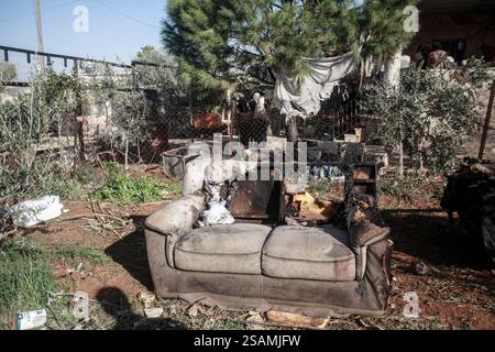 Palestinians inspect site of Israeli strike in Khan Younis Palestinians ...