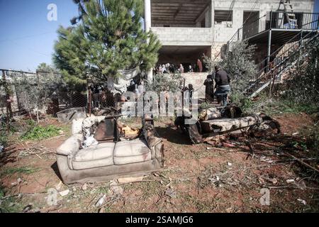 Palestinians inspect site of Israeli strike in Khan Younis Palestinians ...