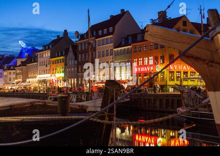 Bustling Nyhaven restaurants on the water: Tourists throng the strip of bars and restaurants that now fill the warehouses of this famous harbour. Stock Photo