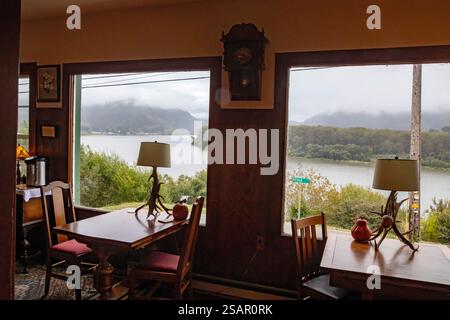 Klamath, California - The dining room at the Requa Inn, a historic hotel and dining room overlooking the Klamath River in the midst of Redwood Nationa Stock Photo
