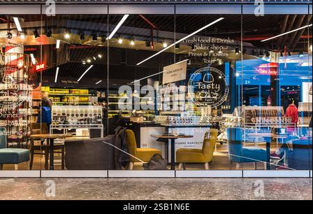 Auderghem, Brussels - Belgium - 02 18 2019 Luxury convinience store and cafe at the new entrance hall of the CHIREC hospital Stock Photo