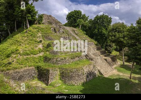 Yaxha Mayan ruins at Acropolis Norte, Laguna Yaxjá, Guatemala Stock Photo