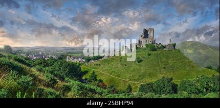Medieval Corfe castle keep & battlements at sunrise, built in 1086 by William the Conqueror, Dorset England. Stock Photo
