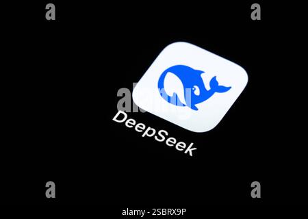 Die Applikation App des chinesischen Startups DeepSeek ist auf dem Display eines iPhone zu sehen. Rottweil Baden-Württemberg Deutschland *** The application app from the Chinese start-up DeepSeek can be seen on the display of an iPhone Rottweil Baden Württemberg Germany Stock Photo