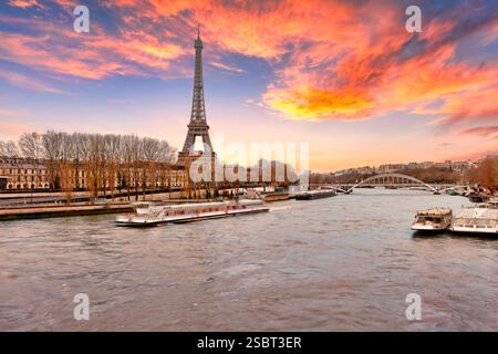 The view of the Eifell tower at sunset from Seine in Paris, France Stock Photo