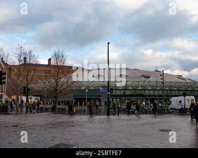 Outside Kings Cross Railway Station London in the rain Stock Photo