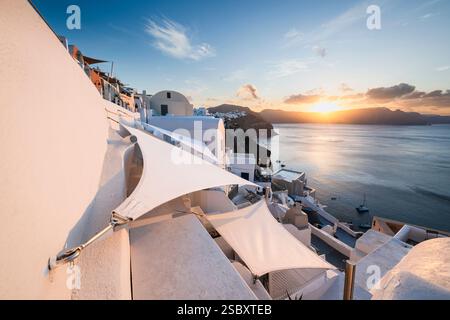 Sunrise over the caldera of Santorini and the alleys, holiday homes and flats in Oia, Greece Stock Photo