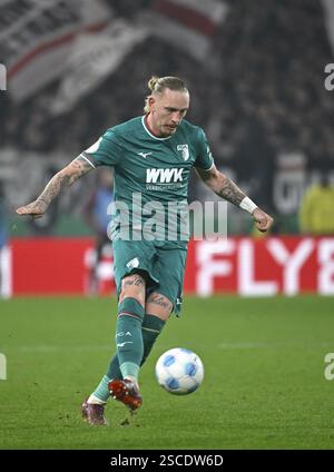 Marius Wolf (FC Augsburg), action shot, single image, cropped single ...