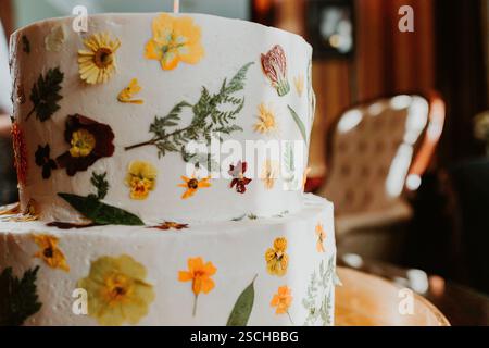 pressed flowers wedding cake design Stock Photo