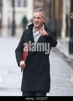 London, England, UK. 7th Feb, 2025. PETER KYLE, Secretary of State for Science, Technology and Innovation, arrives at Lancaster House for cabinet meeting. (Credit Image: © Tayfun Salci/ZUMA Press Wire) EDITORIAL USAGE ONLY! Not for Commercial USAGE! Stock Photo