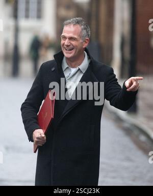 London, England, UK. 7th Feb, 2025. PETER KYLE, Secretary of State for Science, Technology and Innovation, arrives at Lancaster House for cabinet meeting. (Credit Image: © Tayfun Salci/ZUMA Press Wire) EDITORIAL USAGE ONLY! Not for Commercial USAGE! Stock Photo