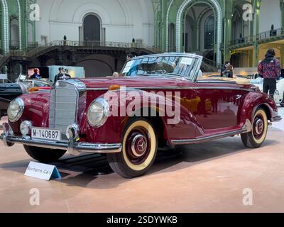 Classic convertible shines at elegant auto exhibition in Paris Stock Photo