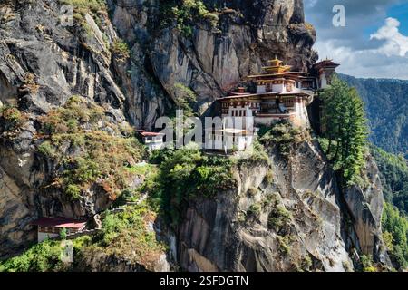 Tiger's Nest Monastery (Paro Taktsang) on a cliffside, Paro Valley, Bhutan Stock Photo