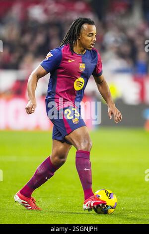 Chelsea Renews Interest in Barcelona Defender Jules Koundé