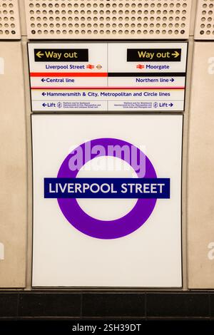 London Underground roundel sign at Liverpool Street station, UK Stock ...