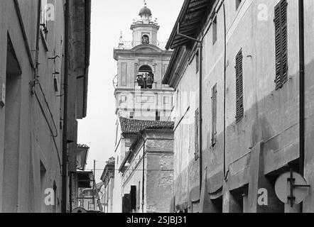 - Sabbioneta (province of Mantua, Lombardy), ancient medieval town founded by Vespasiano Gonzaga Colonna between 1554 and 1591, UNESCO World Heritage Site; Church of St Mary of the Assumption   - Sabbioneta (provincia di Mantova, Lombardia), antico borgo medioevale fondato da Vespasiano Gonzaga Colonna tra il 1554 e il 1591, Patrimonio dell'Umanità UNESCO; chiesa di Santa Maria Assunta Stock Photo