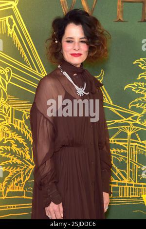 Parker Posey bei der Premiere der 3. Staffel der HBO Serie The White