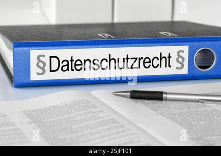 File folder labeled data protection law Stock Photo