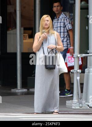 Pregnant actress Claire Danes beats the heat in a maxi dress as she