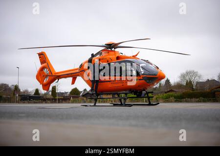 Hubschrauber der Luftrettung landet in Travemünde Am Fischereihafen, 06 ...